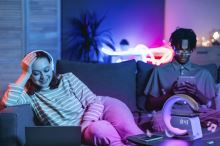 LED-Entspannungslampe Immax FLAMINGO mit QI-Aufladung, Wecker, RGB, USB-Ausgang, gold (4)